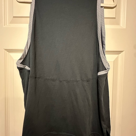 Under Armour Tank Top - Picture 3 of 5